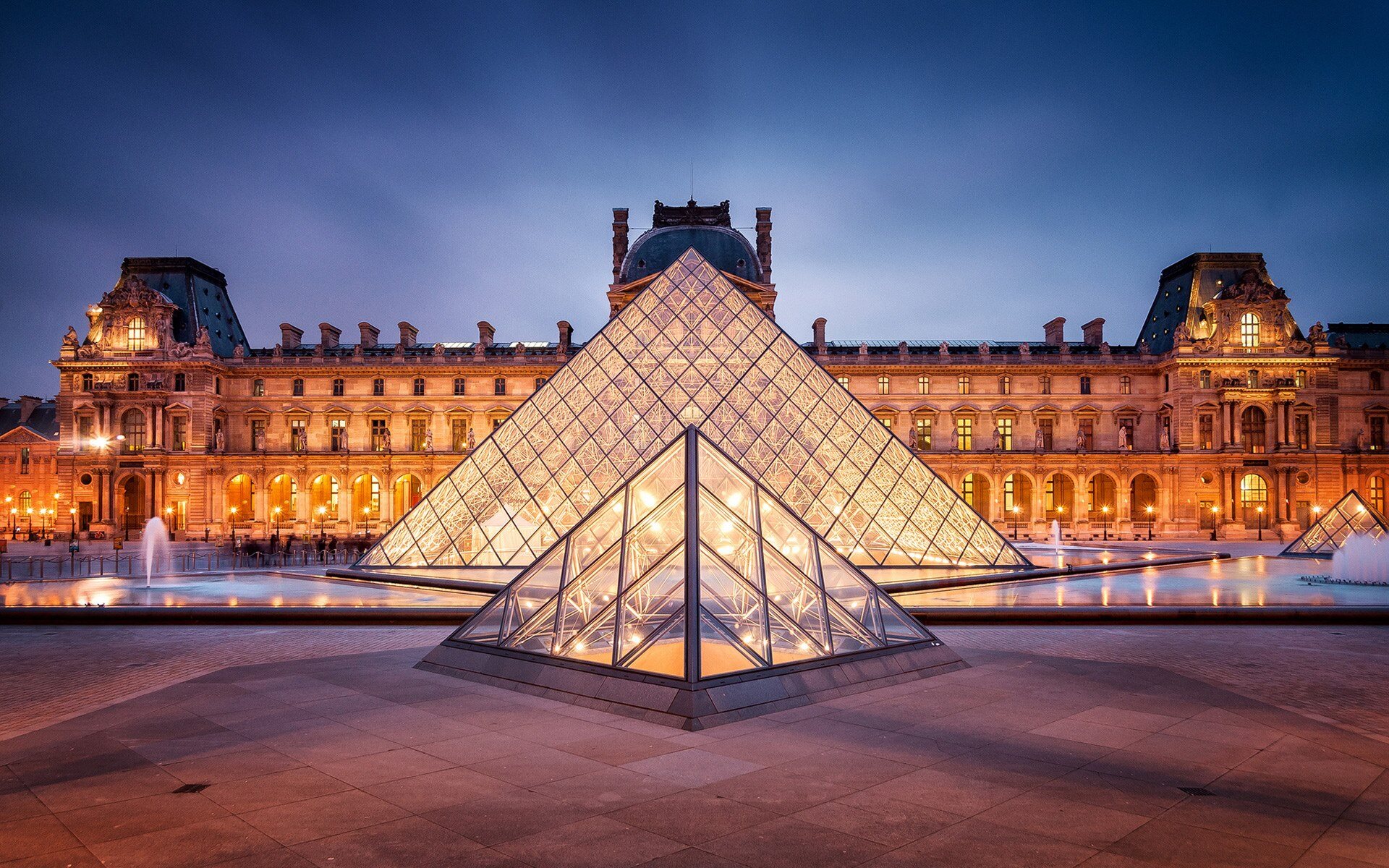 louvre pyramid